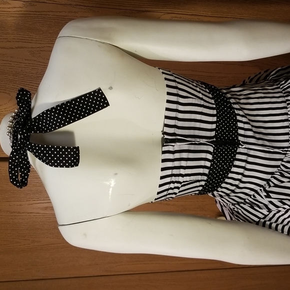 🖤Hot Topic Sweet Love Halter Dress - Picture 4 of 5